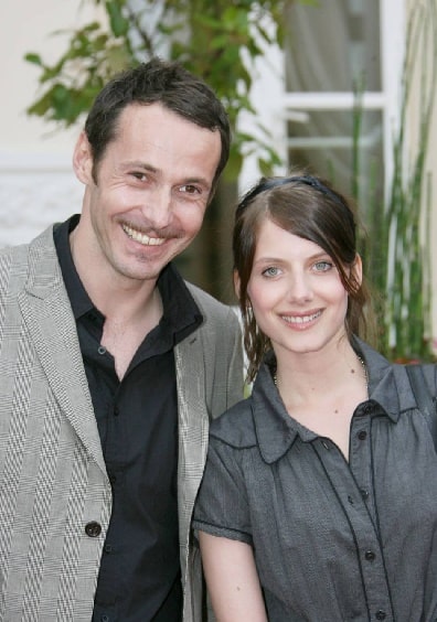 A picture of Melanie Laurent and Julien Boisselier smiling together.